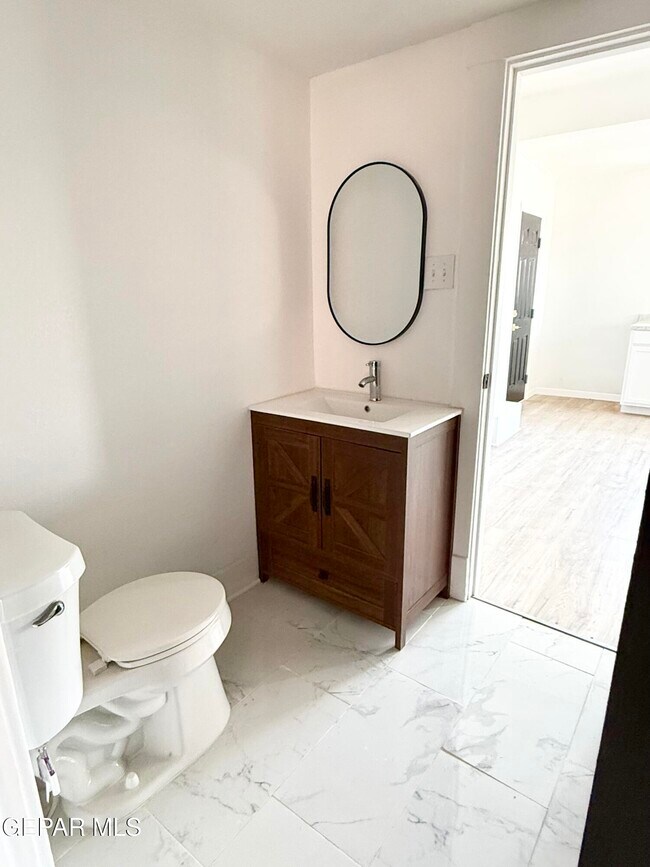 Building Photo - 3203 Frankfort Ave