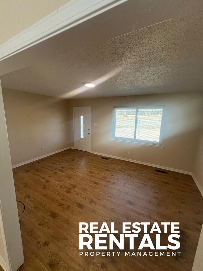 Building Photo - 4580 Rainbow Dr