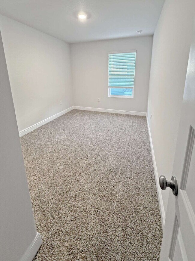 Building Photo - Modern 3BR Townhome for Rent Near NAS Pensacola – Updated & Move-In Ready