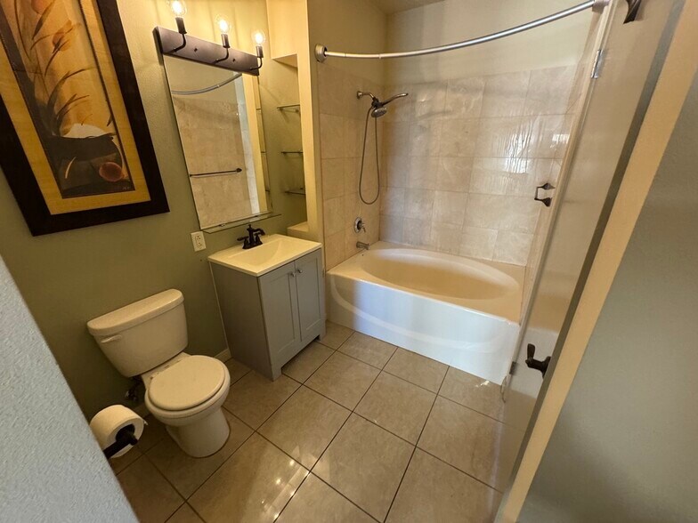 Building Photo - 488 E Ocean Blvd