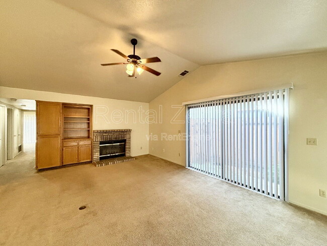 Building Photo - 3068 W Queens Cir