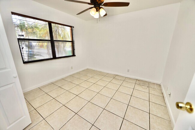 Building Photo - 5953 NW 24th Ct