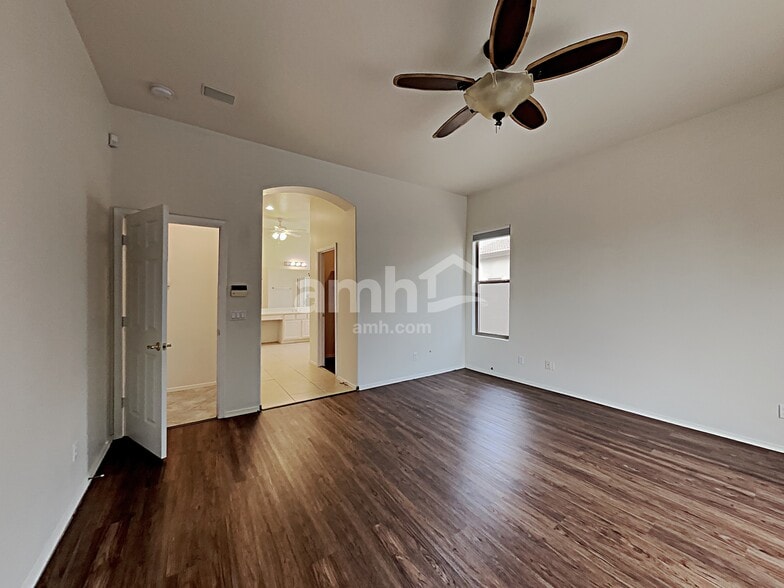 Building Photo - 8027 W Clara Ln