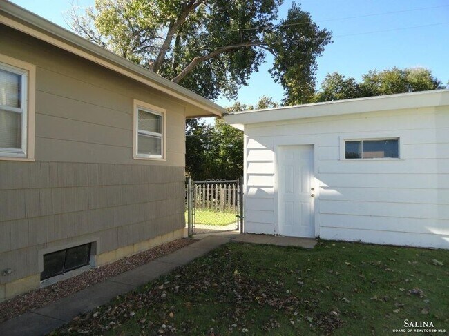 Building Photo - 432 Hazel Ct