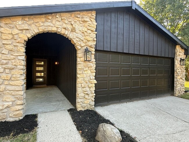 Building Photo - Completely renovated 4 bedroom home in Halteman