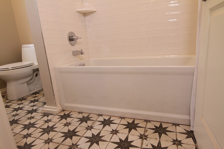 Building Photo - 3945 Baring St