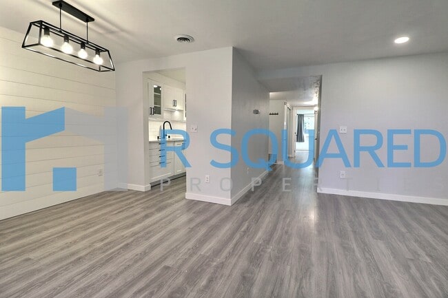 Building Photo - 12117 NE Bel Red Rd