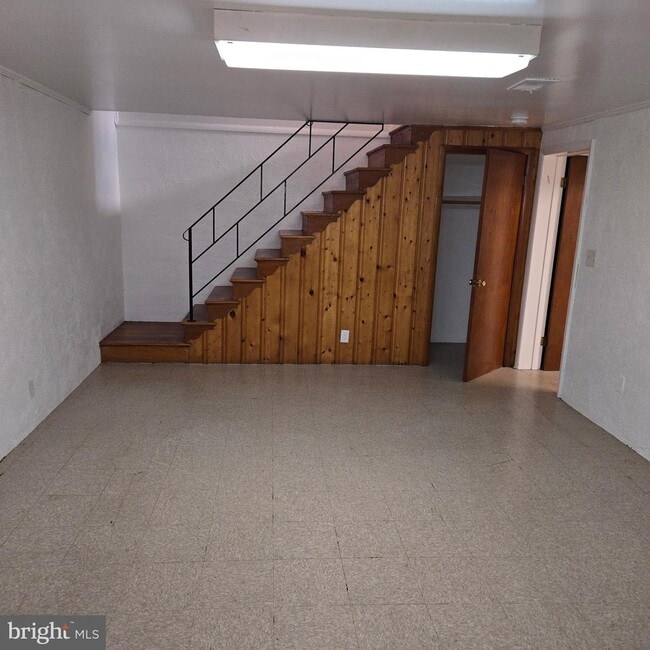 Building Photo - 6624 Chippewa Dr