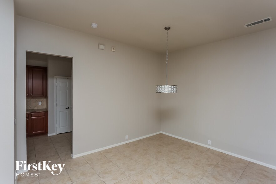 Building Photo - 2744 Cedar Ridge Ln