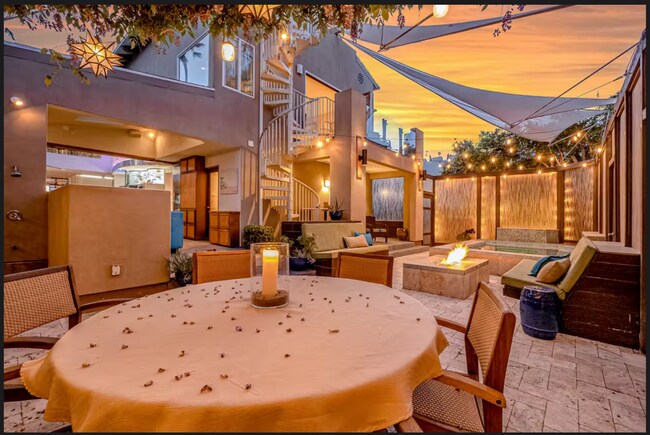 Building Photo - Beautiful Furnished Home 2 Blocks from the...