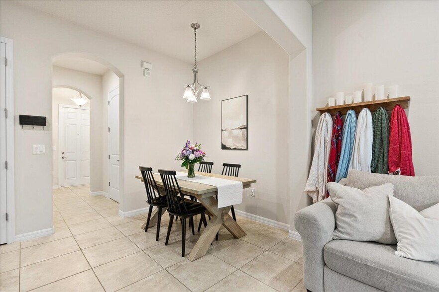 Building Photo - 4938 Sprint Cir