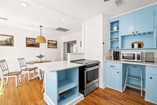 Building Photo - 1713 Paris Ave W