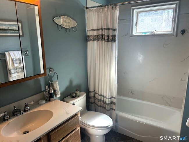 Building Photo - 332 Shore Dr