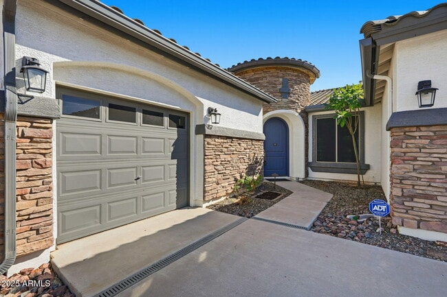 Building Photo - 10915 E Rafael Ave