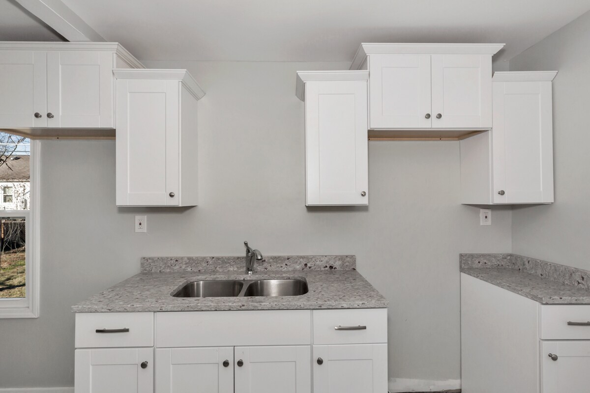 Building Photo - 2206 Walnut St SW