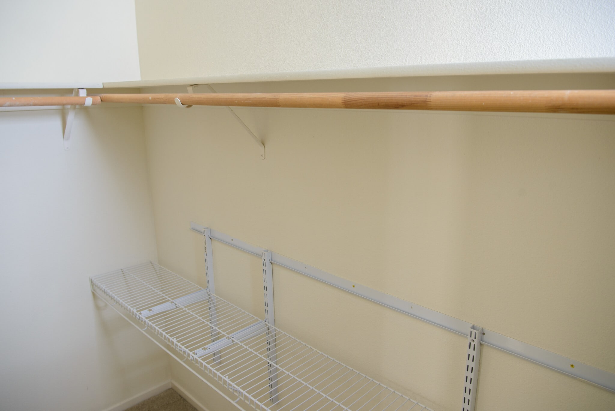 Building Photo - 205 Town Green Ln