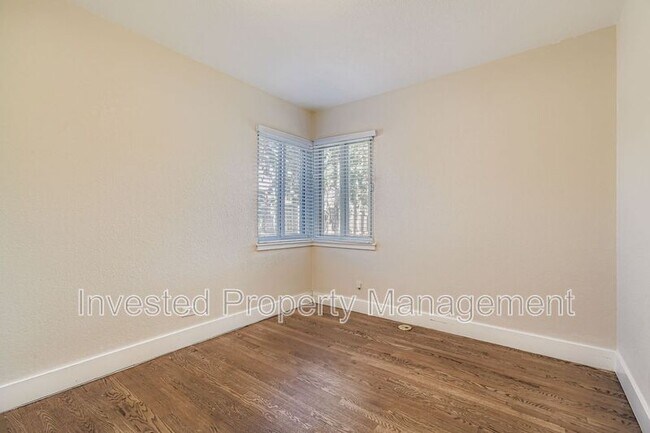 Building Photo - 2400 Pontiac St