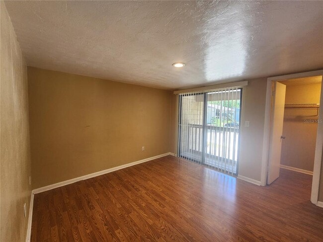 Building Photo - 702 SW 70th Terrace