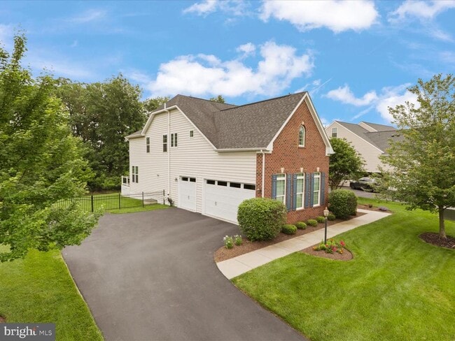 Building Photo - 41595 Revival Dr