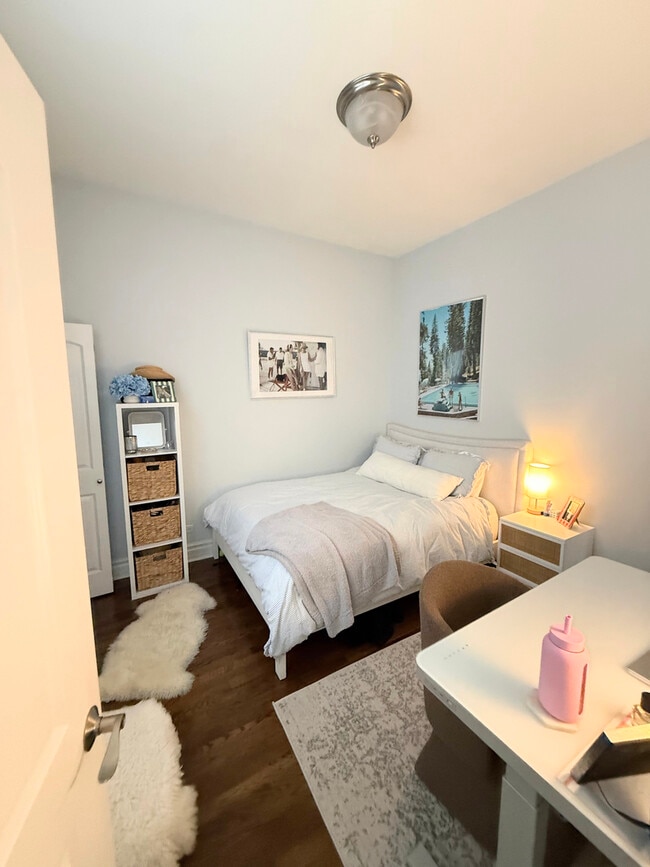 Building Photo - 1704 N Wells St