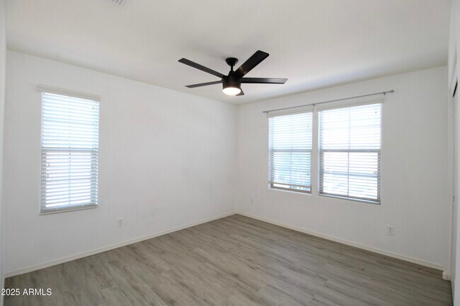 Building Photo - 1819 W Bonanza Dr