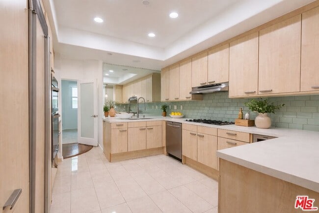 Building Photo - 15425 Antioch St