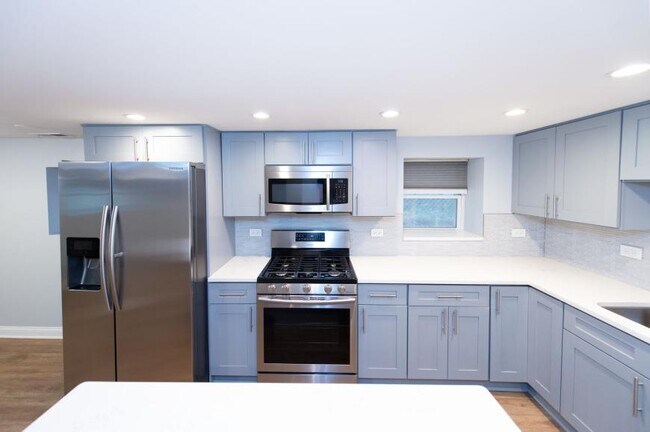 Building Photo - 1 bedroom in Chicago IL 60640