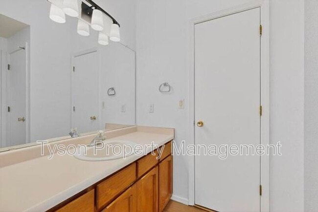 Building Photo - 10713 Towne Park Dr NE