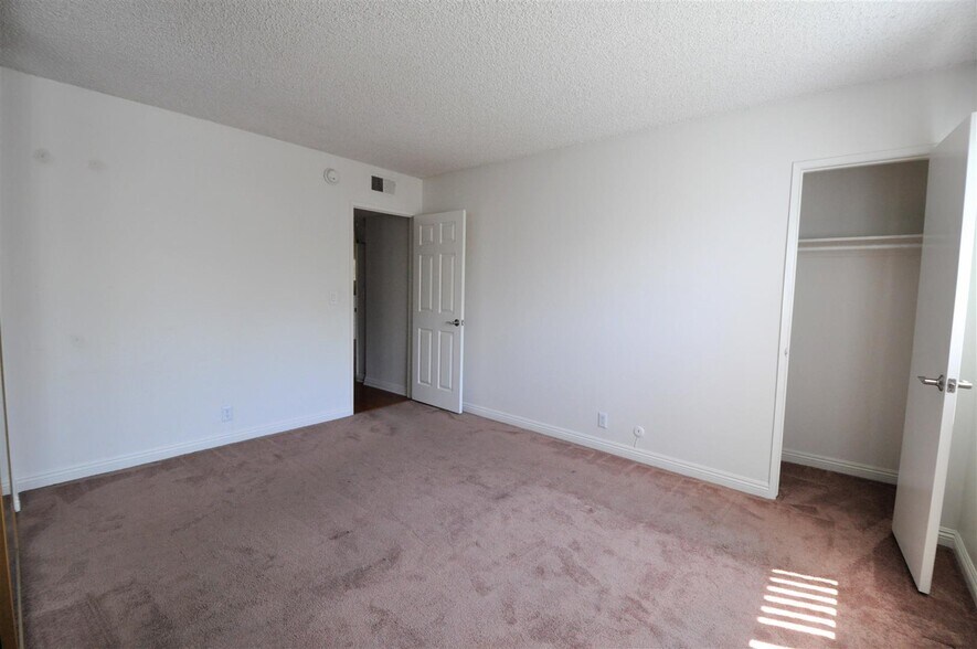 Building Photo - 12245 Chandler Blvd