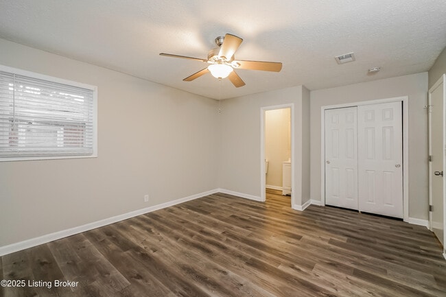 Building Photo - 9732 Sue Helen Dr