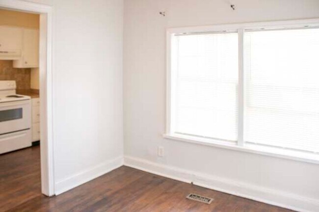 Building Photo - 2 BR/2BA | Newly Renovated Single Family Home | Additional Storage| In North Knoxville!