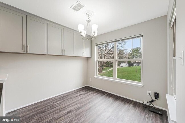 Building Photo - 1719 Ascot Way