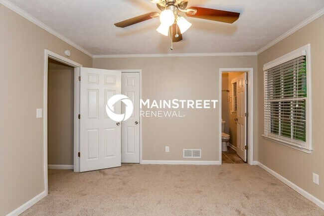 Building Photo - 3 Bedroom Pet-Friendly Home in Covington, GA with Main Street Renewal
