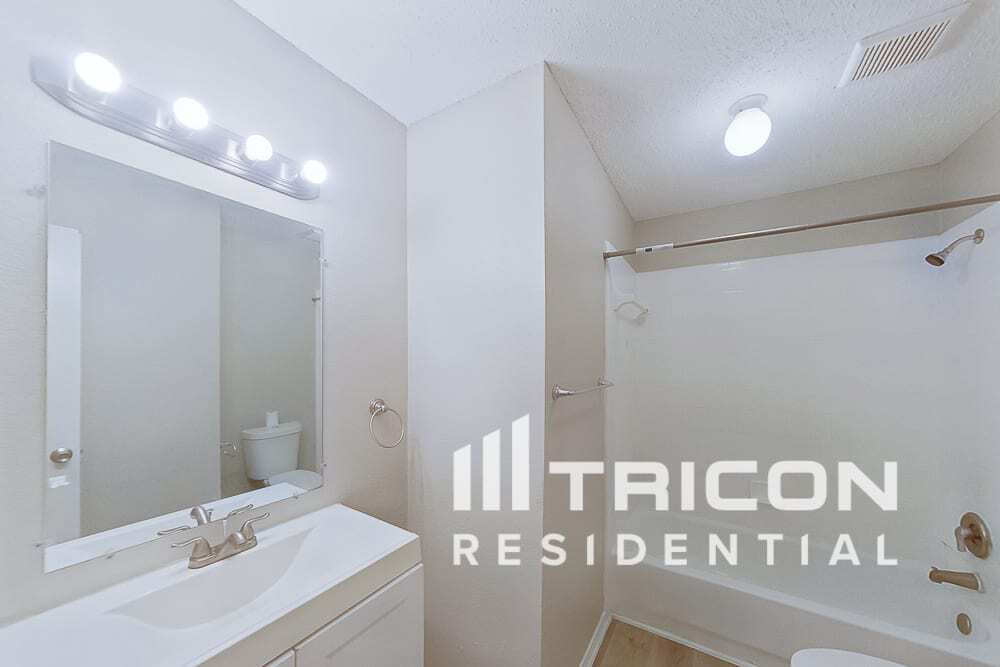 Building Photo - 232 Tulane Dr