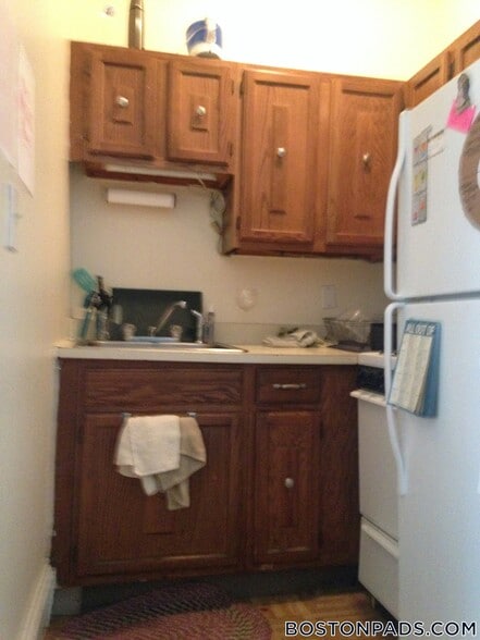 Building Photo - 447 Park Dr