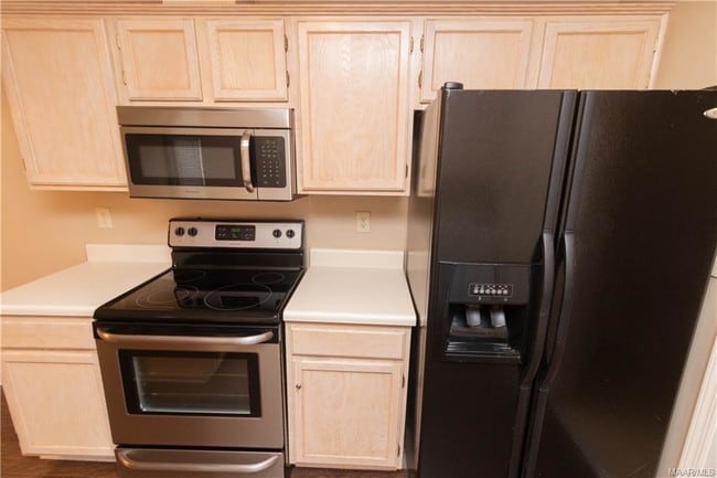 Building Photo - 8357 Grand Oaks Ct