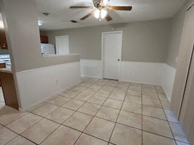 Building Photo - Nice 3/2/2 Home with fenced yard in Lecanto