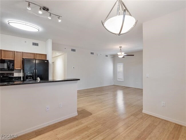 Building Photo - 10060 Lake Cove Dr