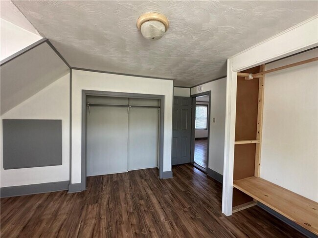 Building Photo - 24 Vale St