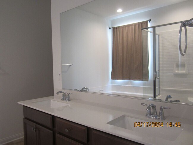 Building Photo - COOL POOL, PARKS AND NEAR NEW 3 BR PLUS DEN IN MEINFEE