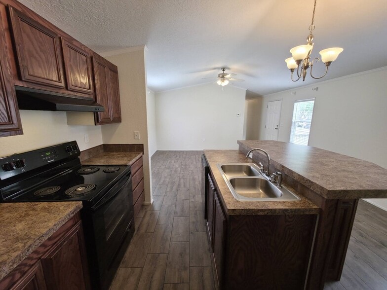 Building Photo - 1308 W Plum St
