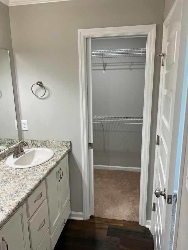 Building Photo - 4BR/2BA in Valdosta Available Mid-April