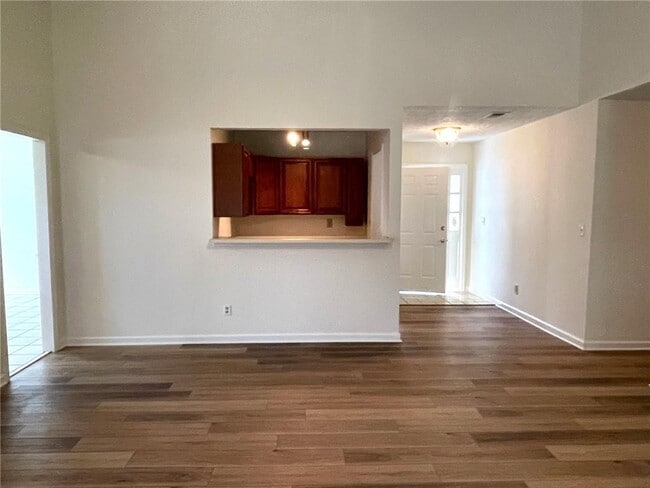 Building Photo - 4630 Hampton Square Dr