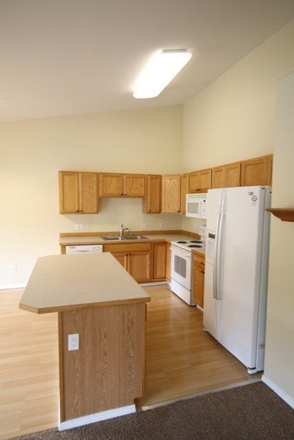 Building Photo - 3 Bedroom Eagle River Condo w/ Easy Highwa...