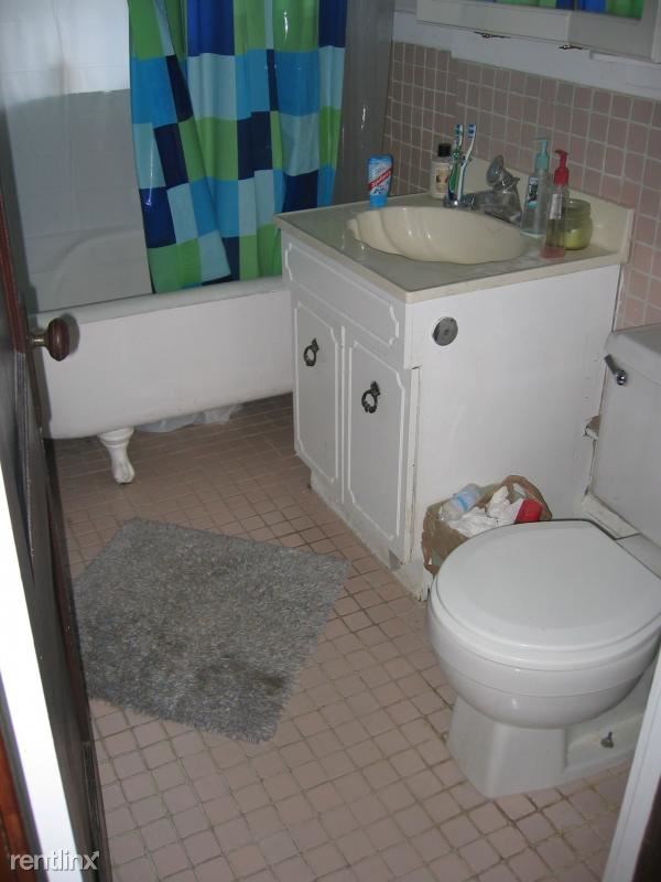 Building Photo - 3 br, 1 bath House - 94 Beechcroft St 3