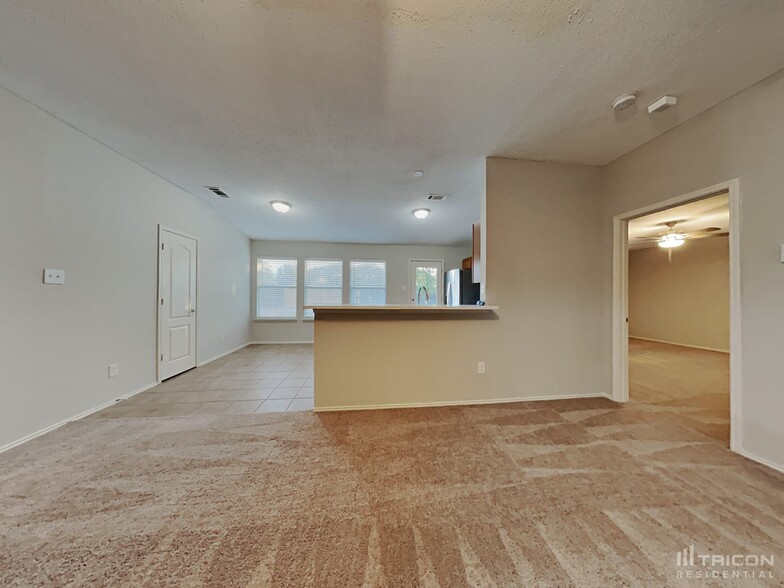 Building Photo - 772 Raven Dr