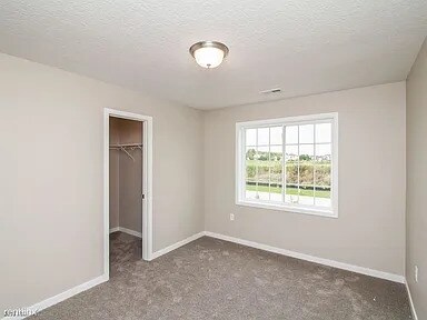 Building Photo - 9684 Turnpoint Dr
