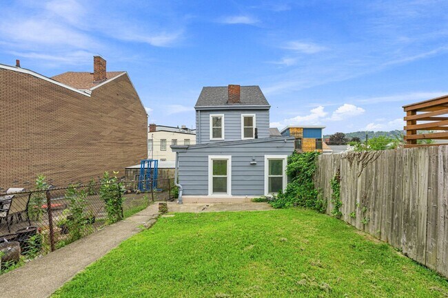 Building Photo - 5206 Lotus Wy