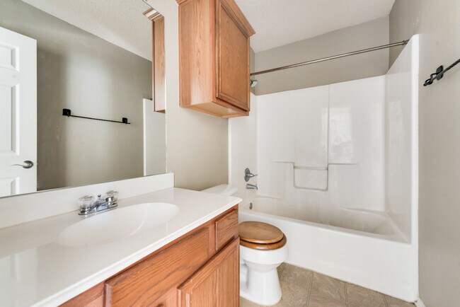 Building Photo - 3018 Blue Jay Ln