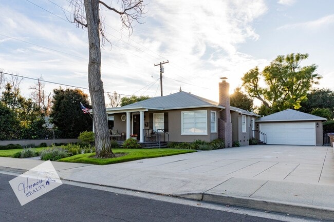 Building Photo - 1121 N Cambridge Ave